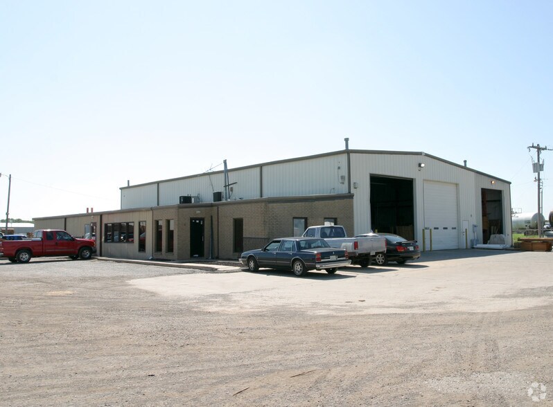 More Photos Of 3116 S Council Rd, Oklahoma City Manufacturing For Lease
