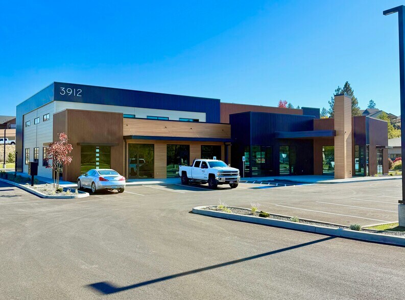 Primary Photo Of 3912 N Schreiber Way, Coeur d'Alene Flex For Lease