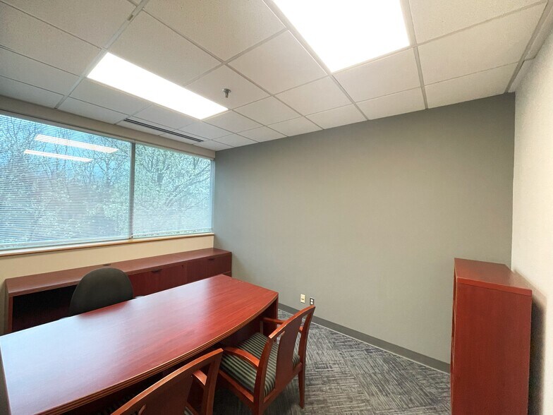 More Photos Of 400 Fellowship Rd, Mount Laurel Office For Lease