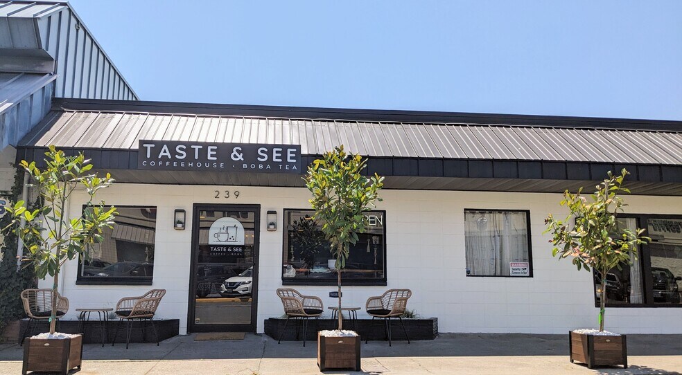 More Photos Of 237 SE G St, Grants Pass Storefront Retail Office For Sale