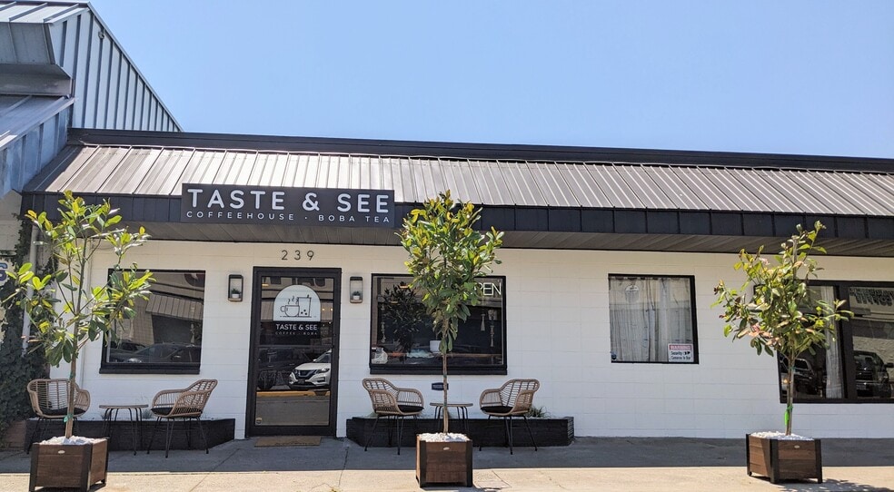 More Photos Of 237 SE G St, Grants Pass Storefront Retail Office For Sale