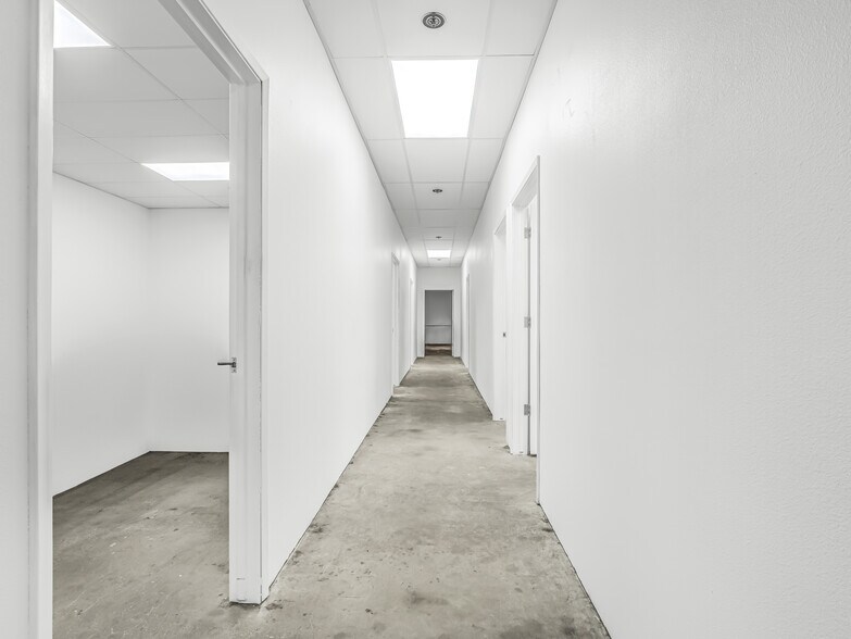 More Photos Of 5645 E Clinton Ave, Fresno Manufacturing For Lease