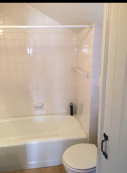 More Photos Of 20 Lewis St, Basking Ridge Freestanding For Lease