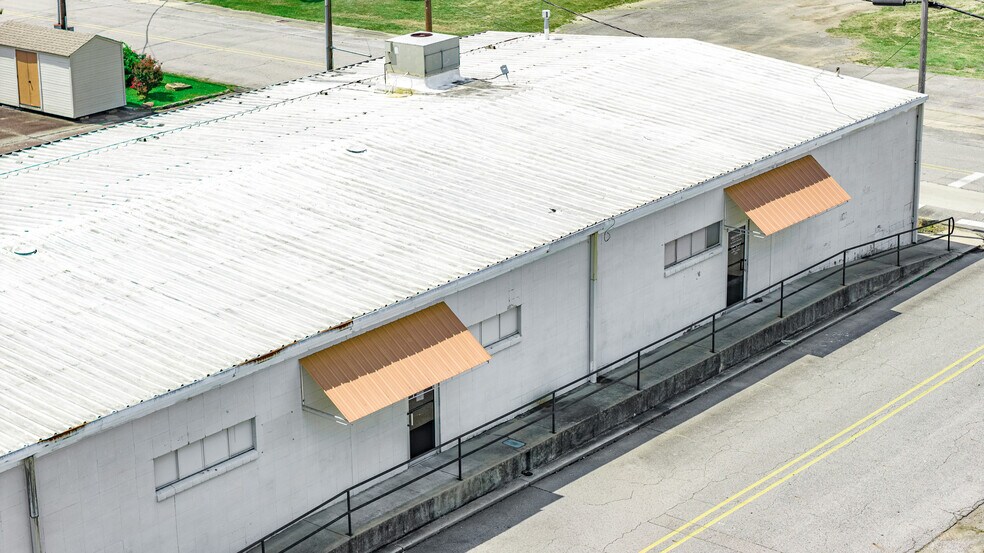 More Photos Of 20 Town Sq, Greenwood Health Club For Sale