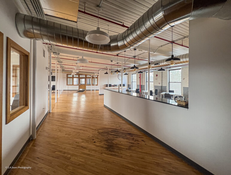 More Photos Of 63 Flansburg Ave, Dalton Flex For Sale