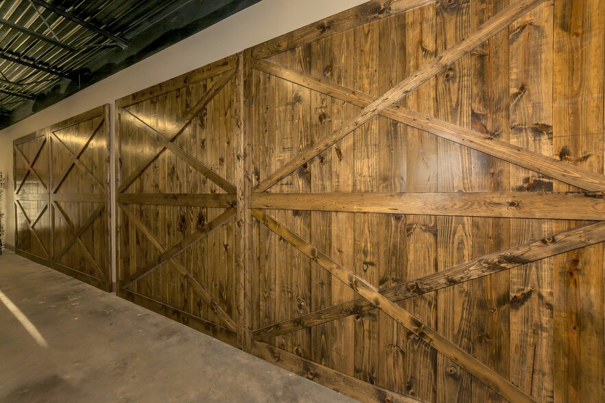 More Photos Of 2001 S Austin Ave, Denison Light Distribution For Lease