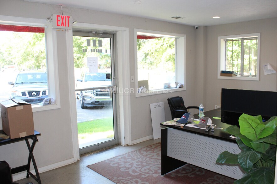 More Photos Of 831 E Peace St, Canton Distribution For Sale