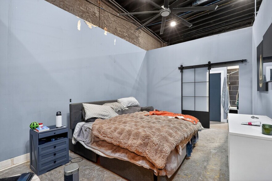 More Photos Of 1628 E Bates St, Indianapolis Warehouse For Sale