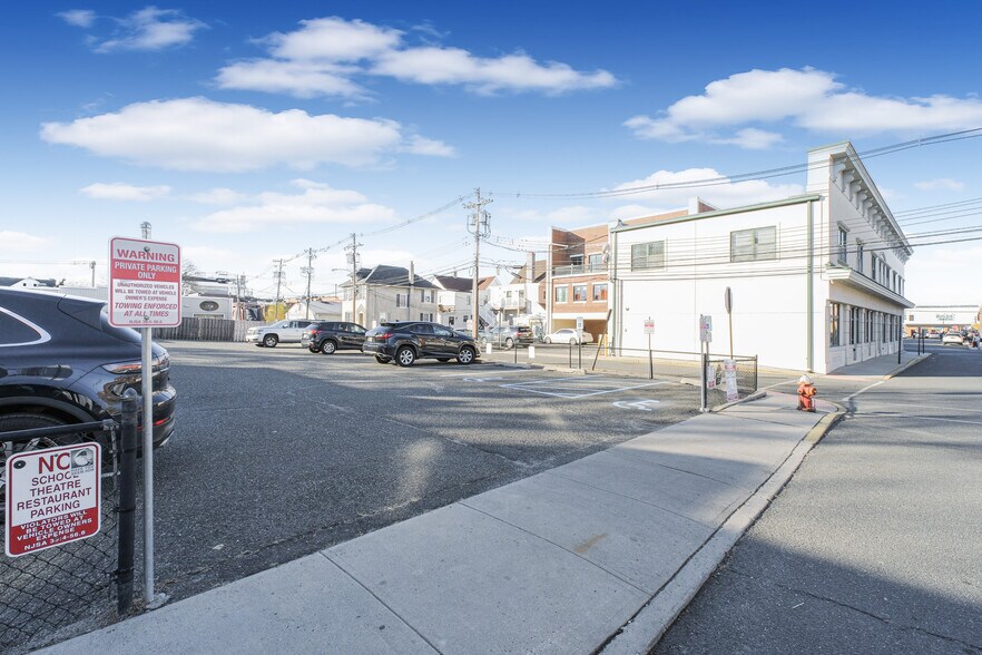 More Photos Of 6 Drummond Pl, Red Bank Office For Lease