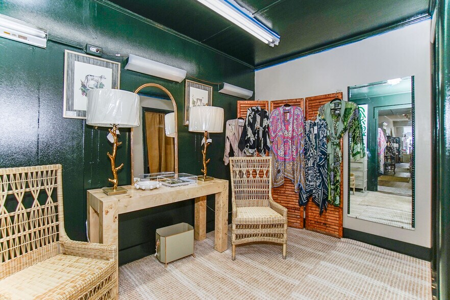 More Photos Of 184 E Clayton St, Athens Restaurant For Lease