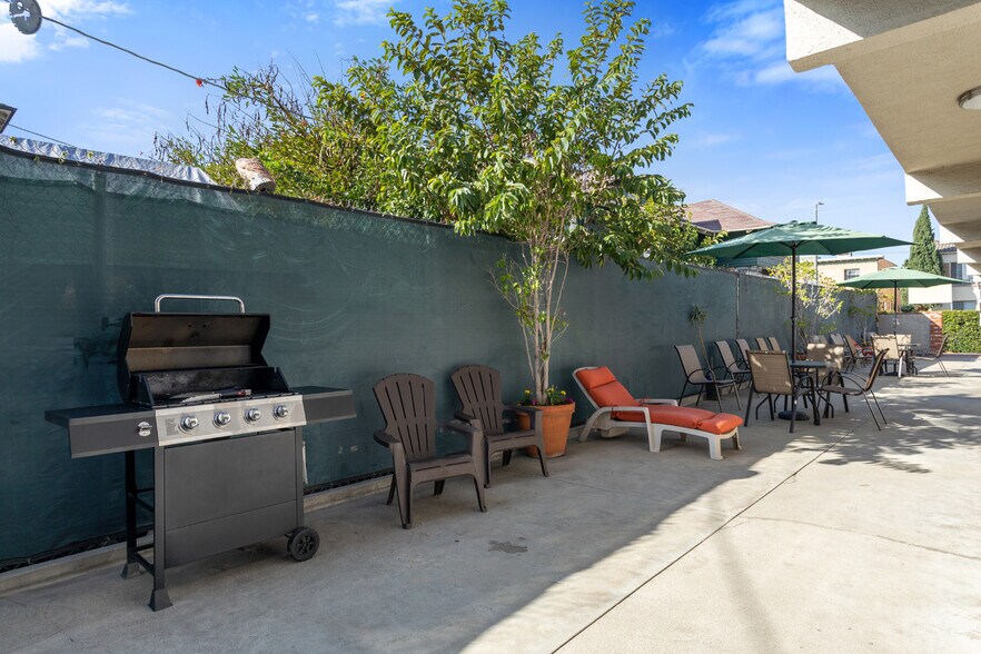 More Photos Of 1150 W 29th St, Los Angeles Apartments For Sale