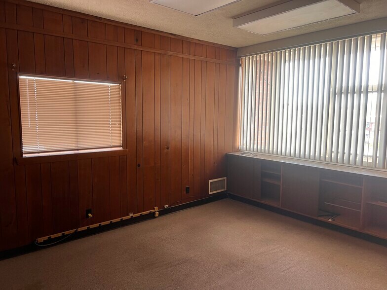 More Photos Of 309 N Main St, Salisbury Office Residential For Sale