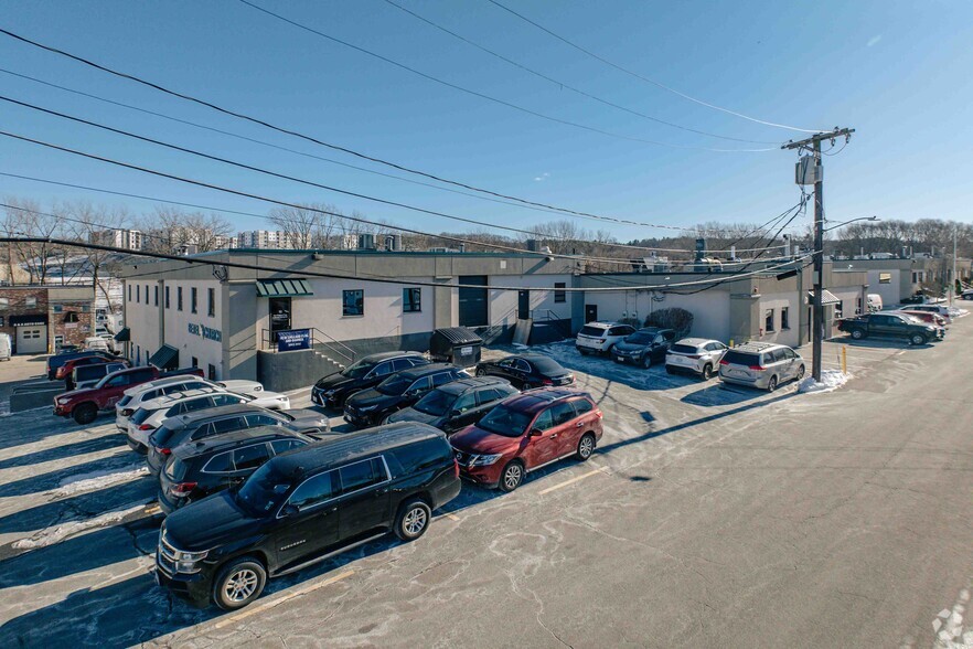 More Photos Of 10-22 Henshaw St, Woburn Warehouse For Lease