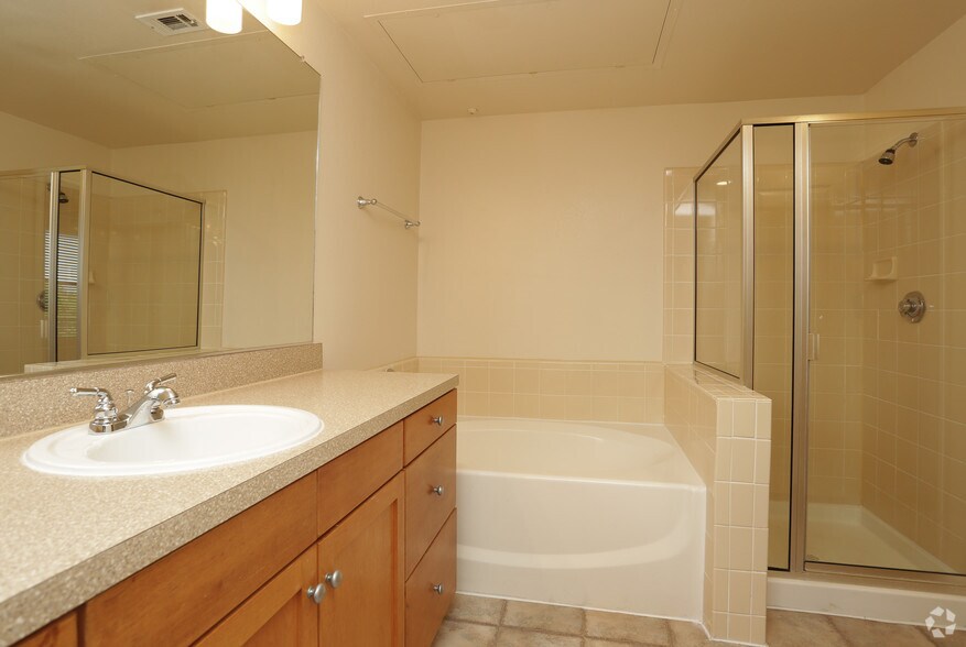 More Photos Of 2000 E Arapaho Rd, Richardson Apartments For Lease