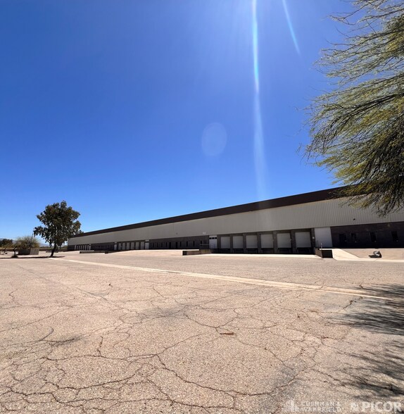 More Photos Of 7000 E Century Park Dr, Tucson Distribution For Lease