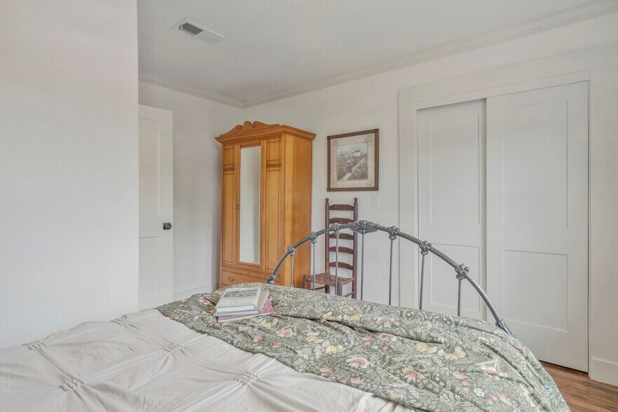 More Photos Of 6682 Ravine St, Milton Office Residential For Sale