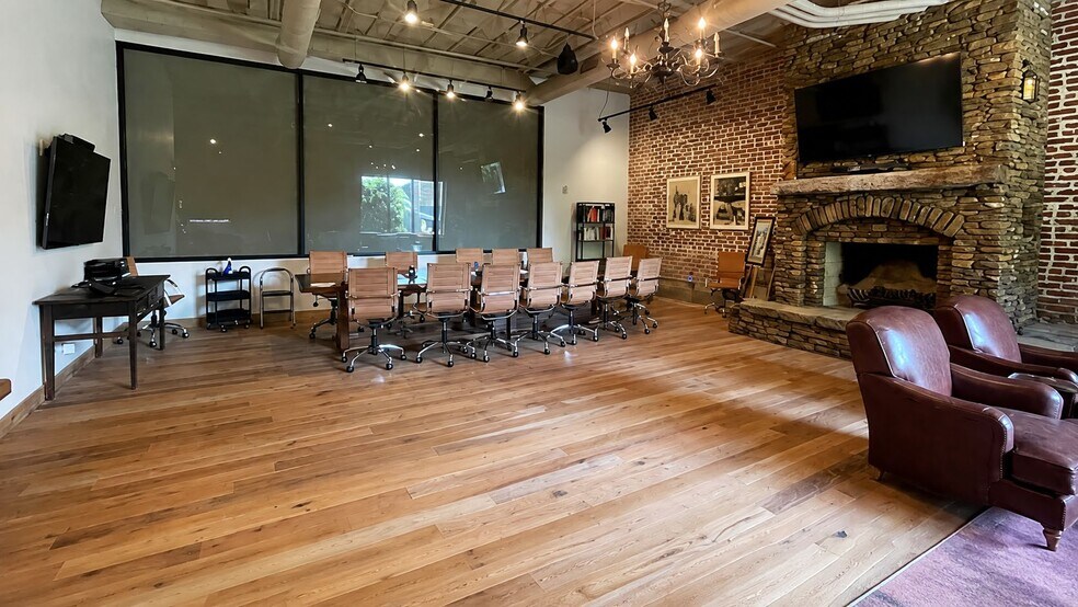 More Photos Of 802 Rozelle St, Memphis Loft Creative Space For Sale