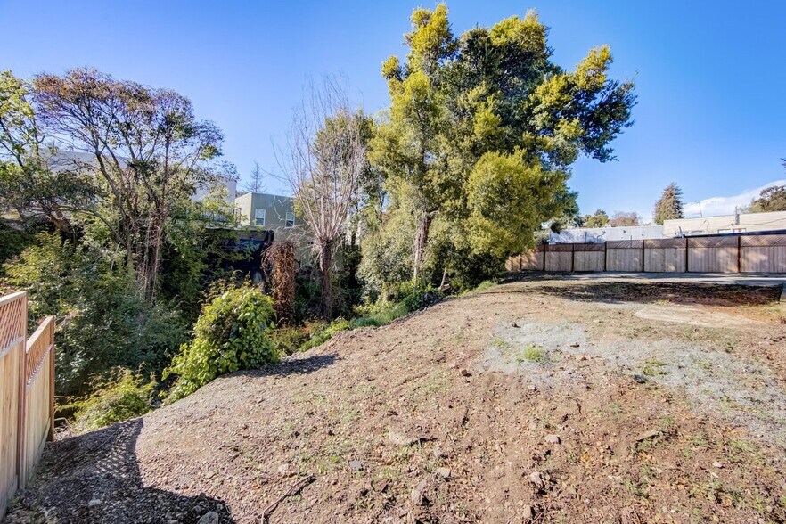 More Photos Of 3435 Dimond Ave, Oakland Land For Sale