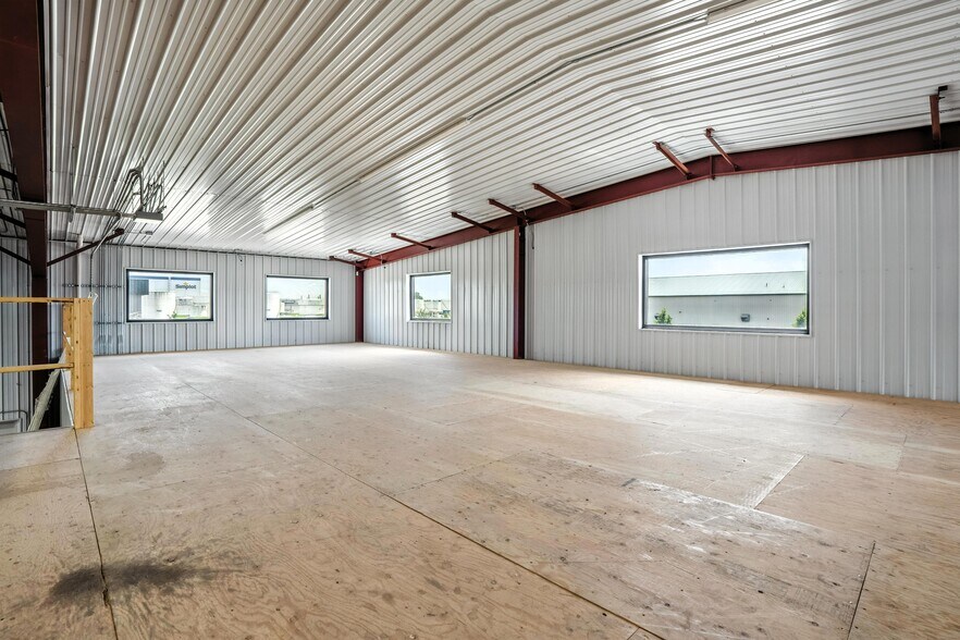 More Photos Of 4252 16th Ave N, Grand Forks Service For Sale