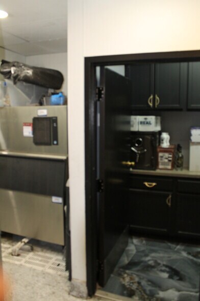 More Photos Of 7470 S Priest Dr, Tempe Restaurant For Sale