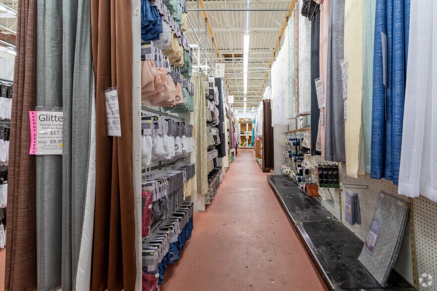 More Photos Of 199 Kedron Ave, Folsom Freestanding For Lease