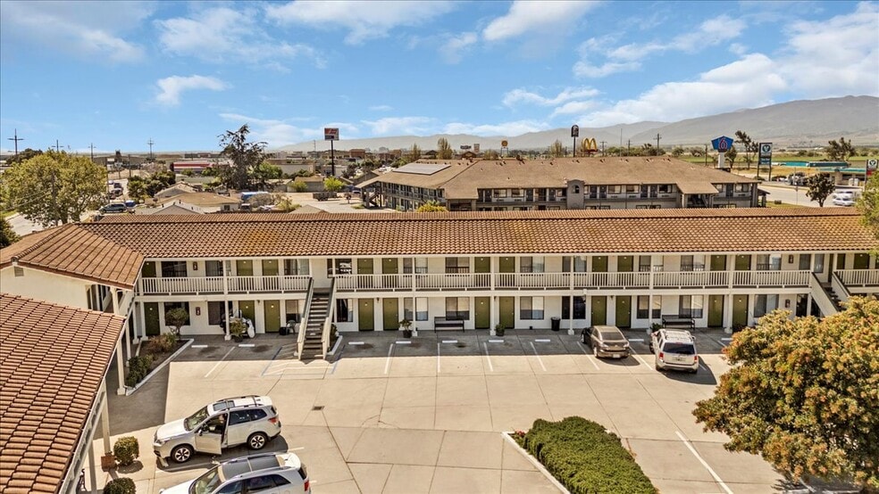More Photos Of 1013 Front St, Soledad Hotel For Sale