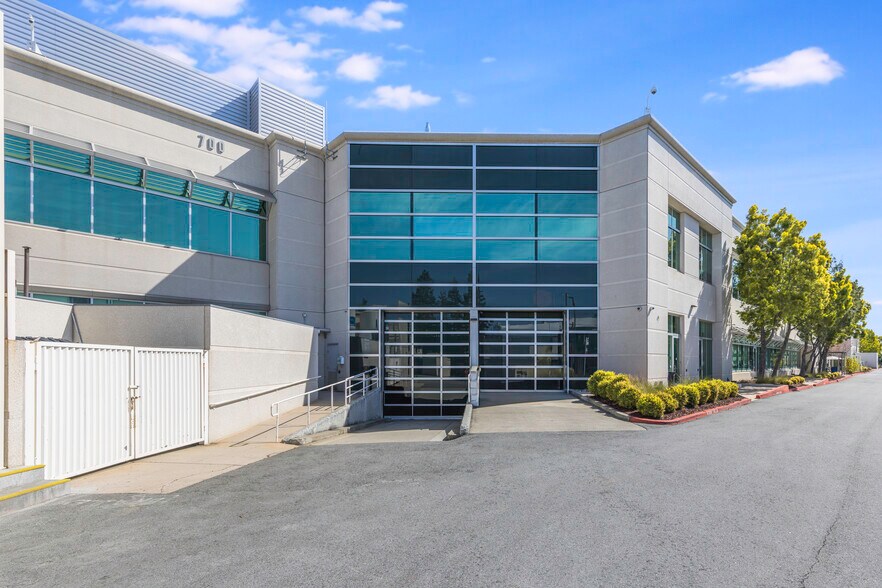 More Photos Of 700 Bay Rd, Redwood City Medical For Lease