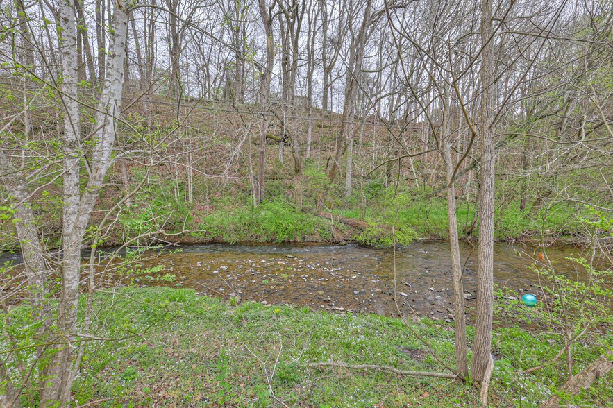 More Photos Of 290 Main St, Red Boiling Springs General Retail For Sale