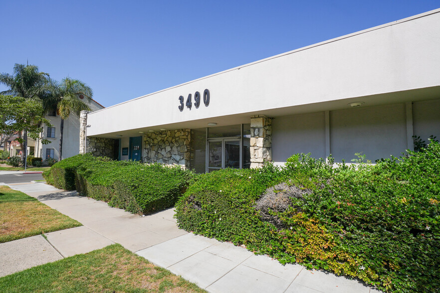 Primary Photo Of 3490 Linden Ave, Long Beach Medical For Sale