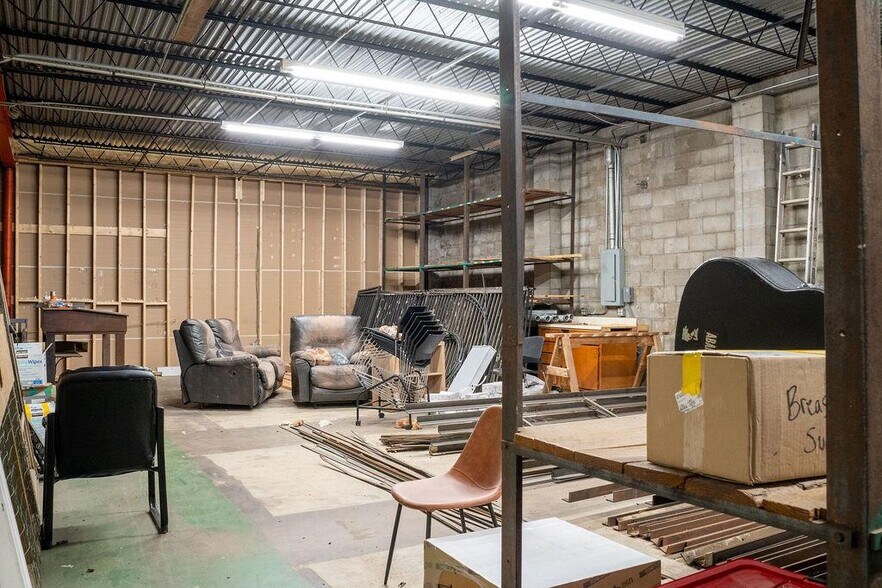 More Photos Of 214 S Church St, Dublin Flex For Sale