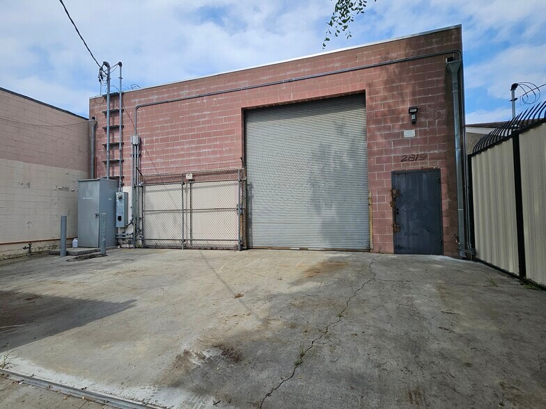 Primary Photo Of 2819 Southwest Dr, Los Angeles Warehouse For Sale