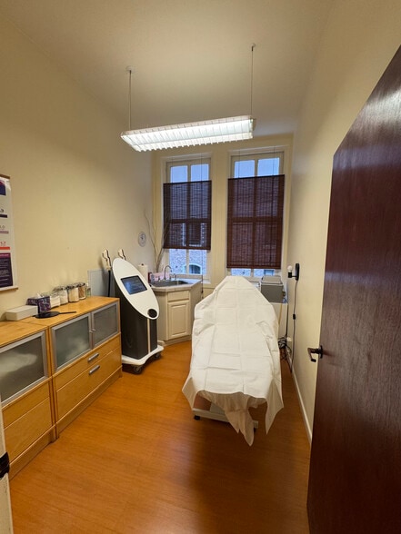 More Photos Of 230 California St, San Francisco Office For Lease