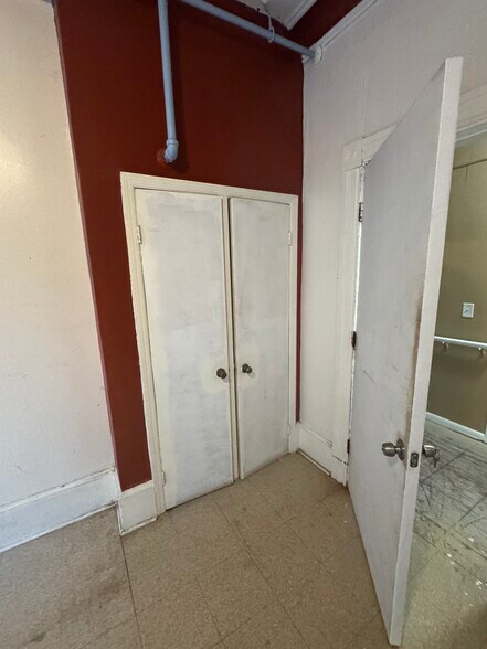 More Photos Of 2449 Shirley Ave, Baltimore Flex For Sale