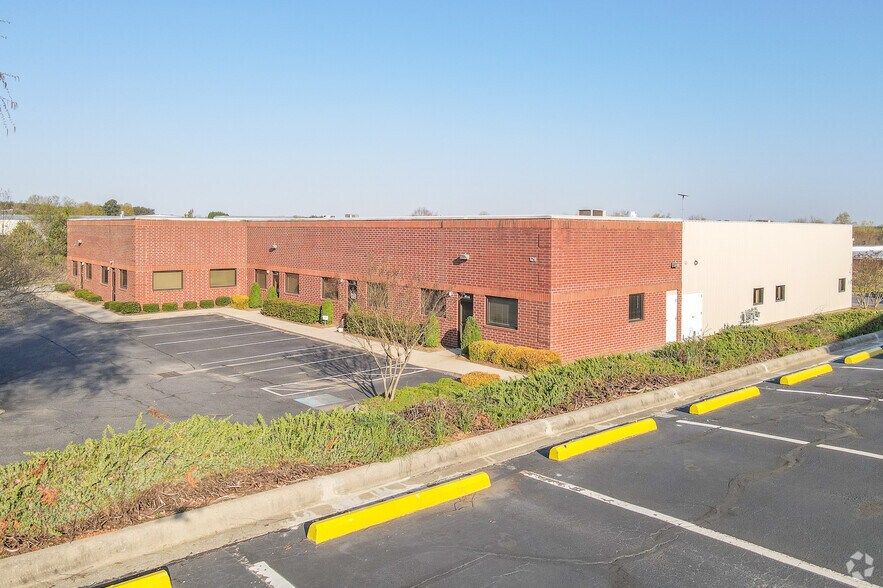 More Photos Of 128 Overhill Dr, Mooresville Light Distribution For Lease