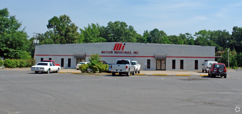 More Photos Of 5312 W 65th St, Little Rock Light Distribution For Lease