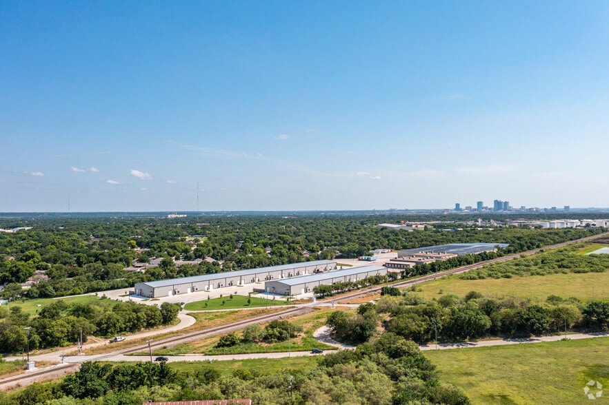 More Photos Of 3488 E Long Ave, Fort Worth Warehouse For Lease