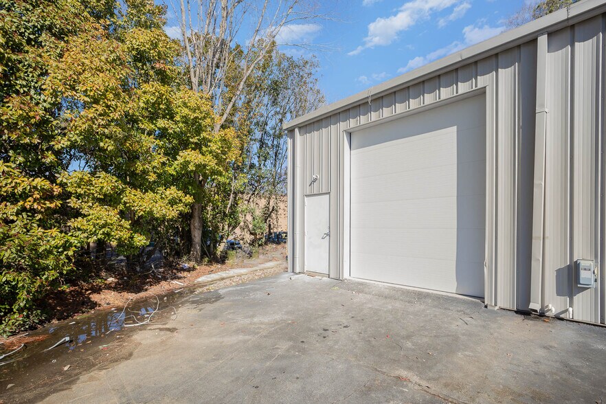 More Photos Of 5621 Departure Dr, Raleigh Light Distribution For Sale
