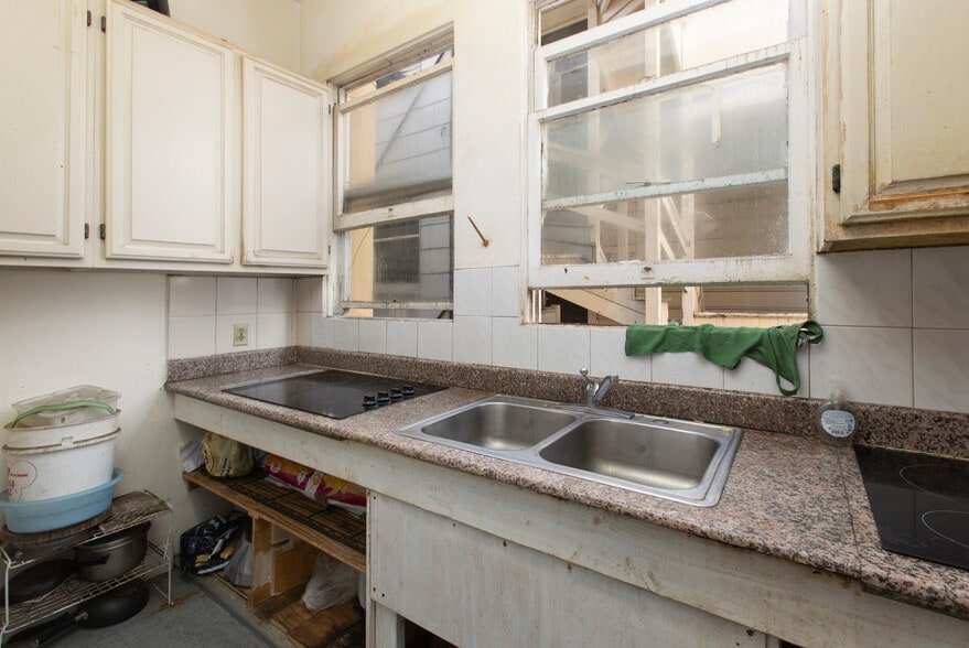 More Photos Of 1627-1631 Clay St, San Francisco Apartments For Sale