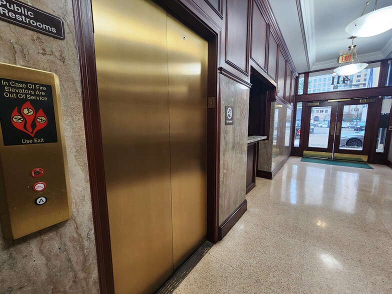 More Photos Of 411 Fannin St, Houston Office For Lease