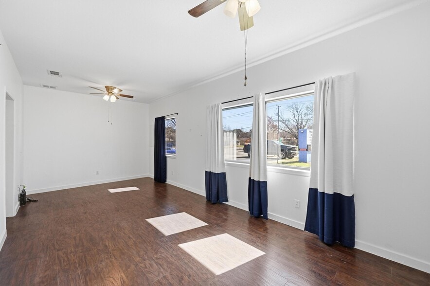 More Photos Of 1927 W Arkansas Ln, Pantego Light Manufacturing For Sale