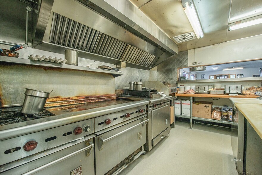 More Photos Of 790 Main St, Weaverville Restaurant For Sale