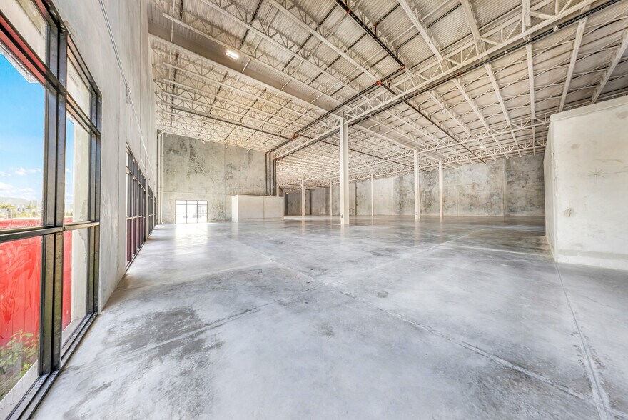 More Photos Of 14101 NW 112th Ave, Hialeah Gardens Warehouse For Lease