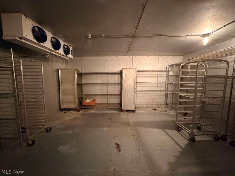 More Photos Of 6100 Memphis Ave, Cleveland Freestanding For Sale