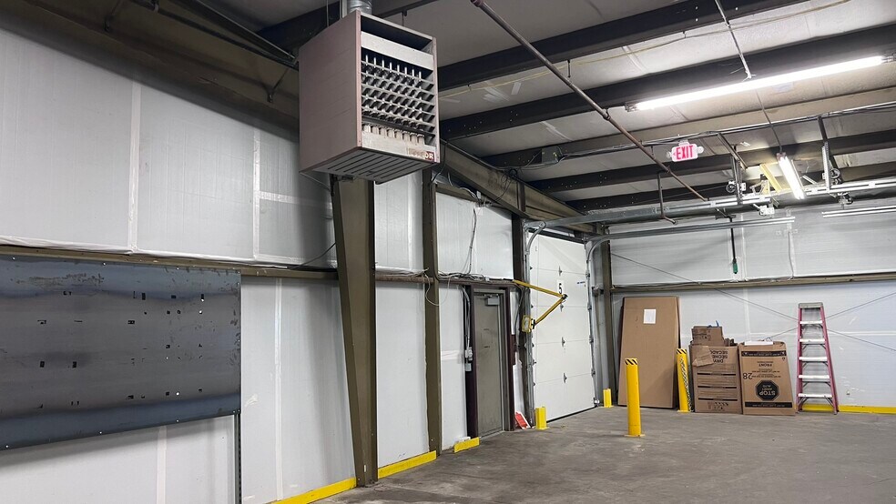 More Photos Of 6 NW Salevan Pl, Milford Warehouse For Lease