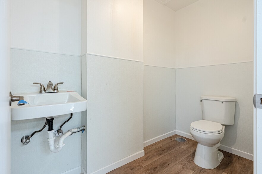 More Photos Of 328 7th St, Oakland Storefront Retail Office For Lease