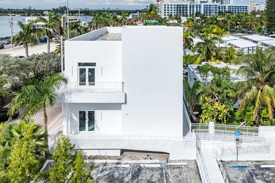 More Photos Of 201 N Ocean Dr, Hollywood Storefront Retail Office For Sale