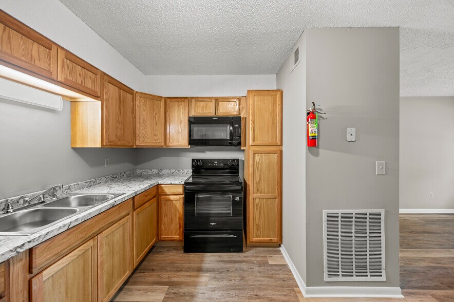More Photos Of 151 Wallace Blvd, Clarksville Apartments For Sale