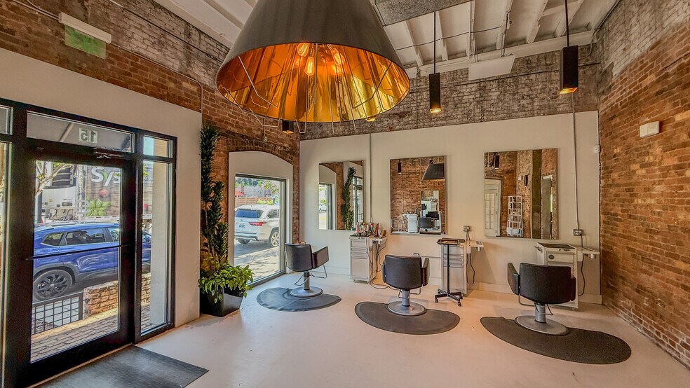 More Photos Of 15 W Main St, Pensacola Office For Sale