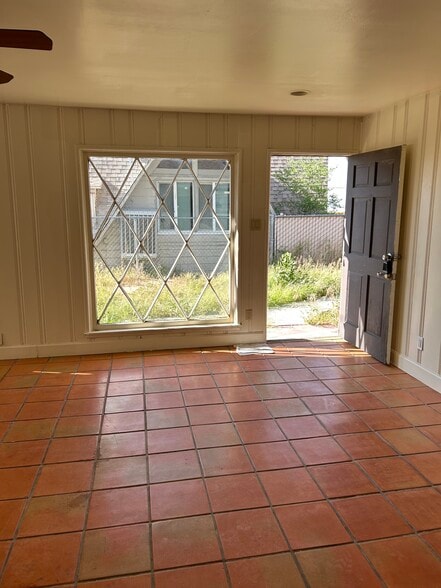 More Photos Of 25567 Main St, Barstow Multifamily For Sale