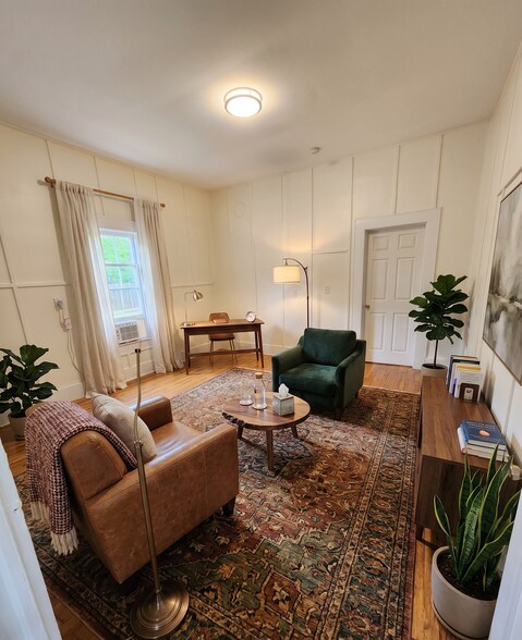 More Photos Of 404 E Elm St, Rockmart Office For Lease
